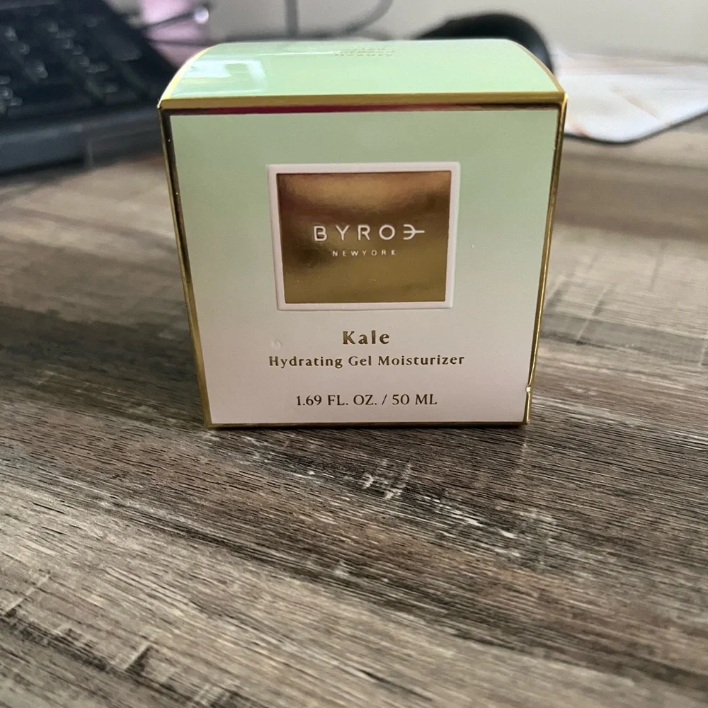 Kale Hydrating Moisturizer - Picture 2 of 9